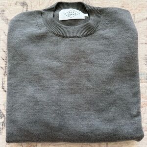 Alex Crane Men’s 100% Merino Wool Grey Sweater - NWOT - size M